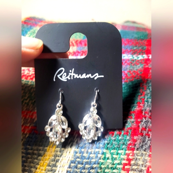 Reitmans Crystal Earrings - Picture 2 of 4